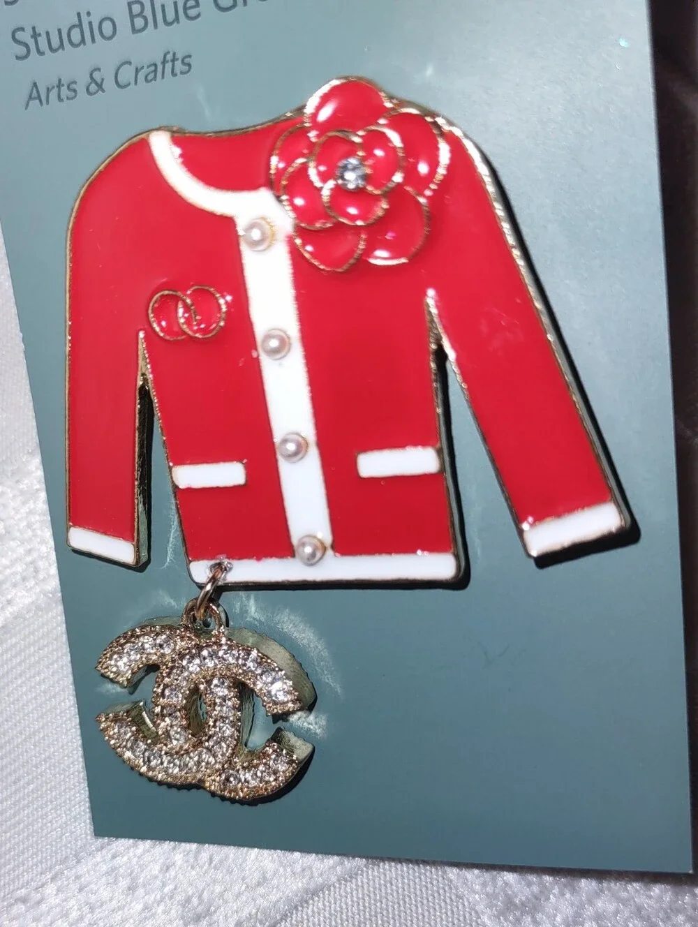 Business Suit Brooch with White Trim Camilla Flower Goldtone Metal